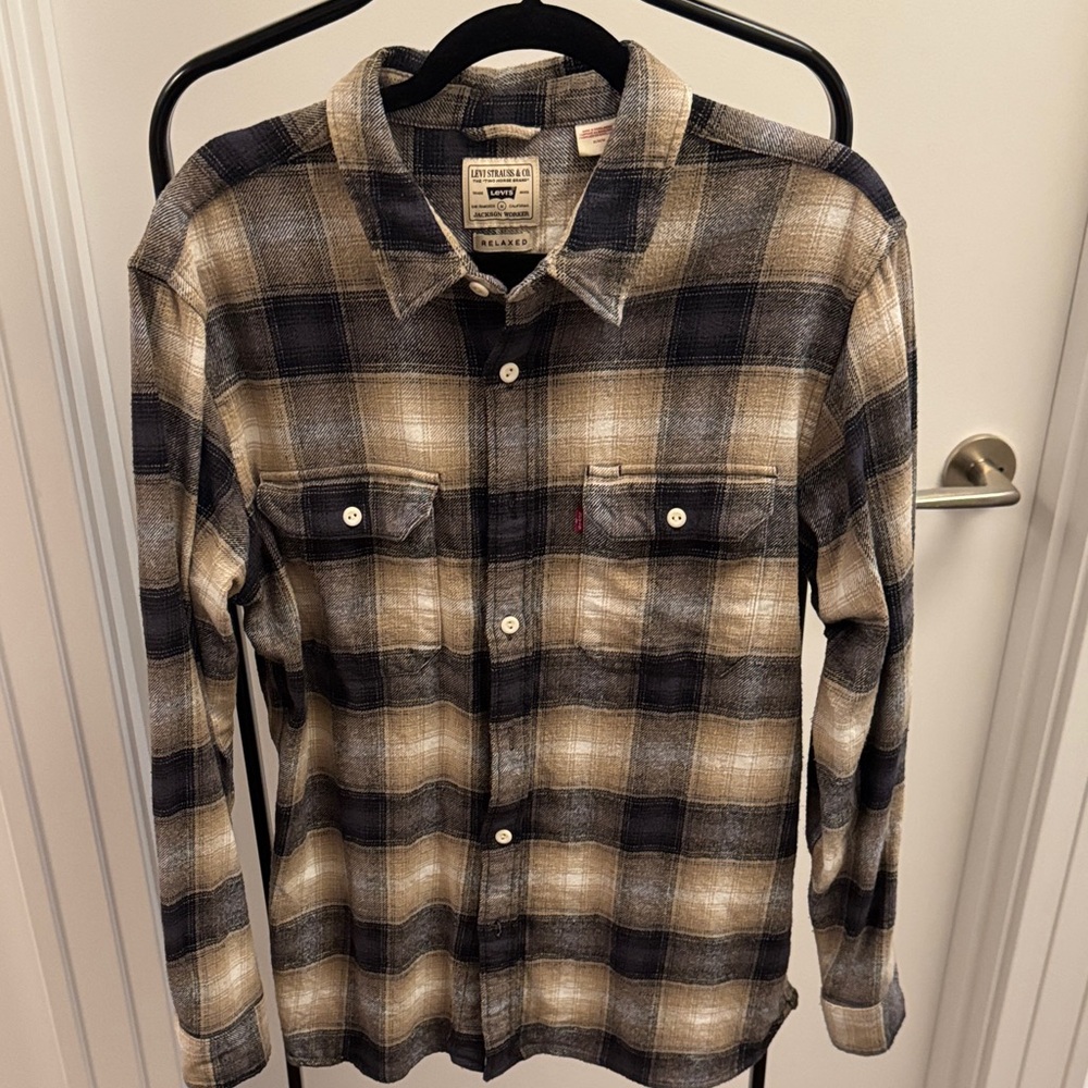 Levi’s Plaid Button-Up Shirt